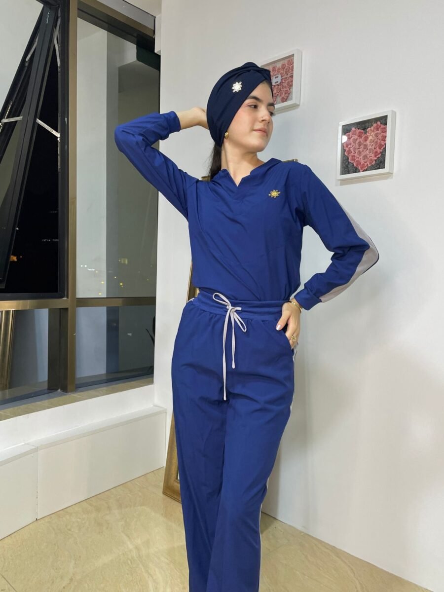Scrub Lily azul con turbante lateral